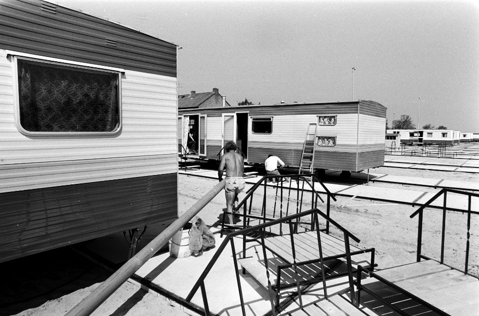 Bouw caravan- en wisselwoning terreinen in Lekkerkerk voor bewoners uit gifwijk, Bestanddeelnr 930-8330