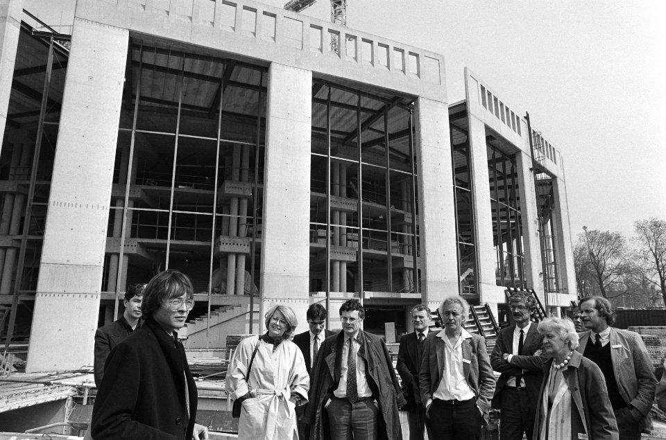 Bouw Stopera te Amsterdam bezoek Kamercommissie, Bestanddeelnr 933-3176