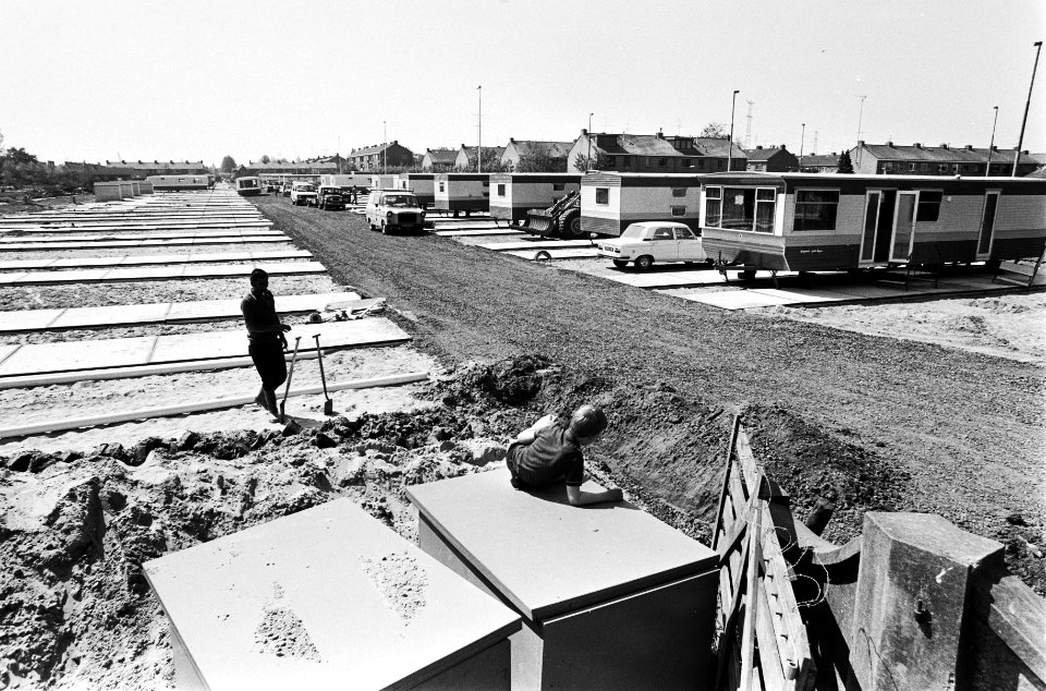 Bouw caravan- en wisselwoning terreinen in Lekkerkerk voor bewoners uit gifwijk, Bestanddeelnr 930-8329