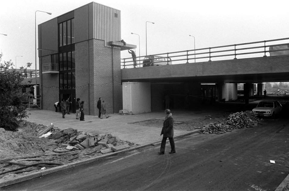 Bouw winkelcentrum onder parkeergarage Fleerde, Bijlmermeer, Bestanddeelnr 928-2408