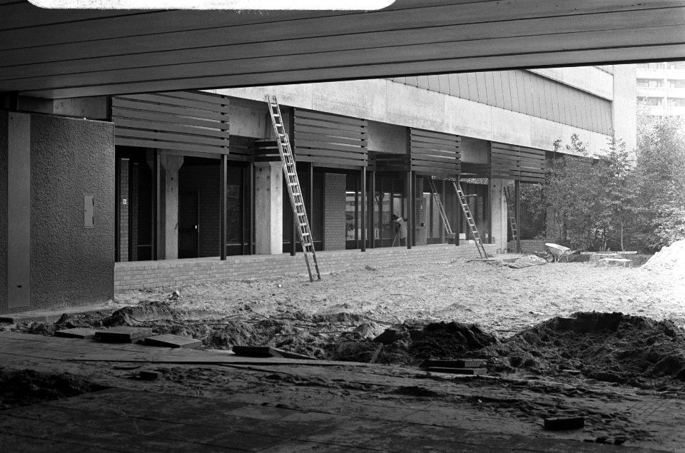 Bouw winkelcentrum onder parkeergarage Fleerde, Bijlmermeer, Bestanddeelnr 928-2409
