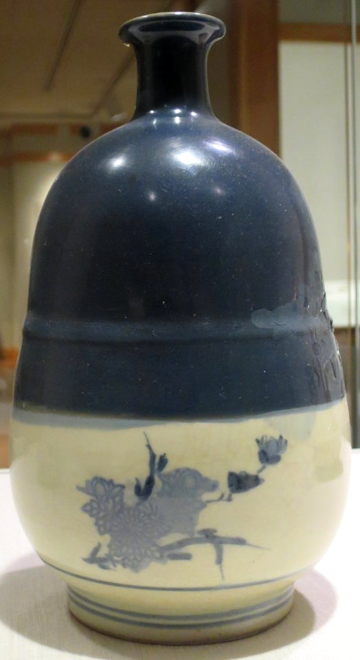 Bottle from Japan, 17th century, Arita ware, Kakiemon type, Dayton Art Institute