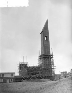Bouw Hervormde Kerk (Opstandingskerk) in Slotermeer met toren 46 meter, Bestanddeelnr 907-4049