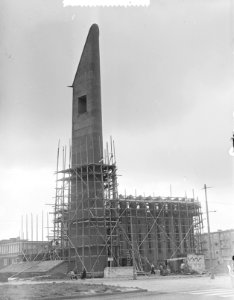 Bouw Hervormde Kerk (Opstandingskerk) in Slotermeer met toren 46 meter, Bestanddeelnr 907-4050