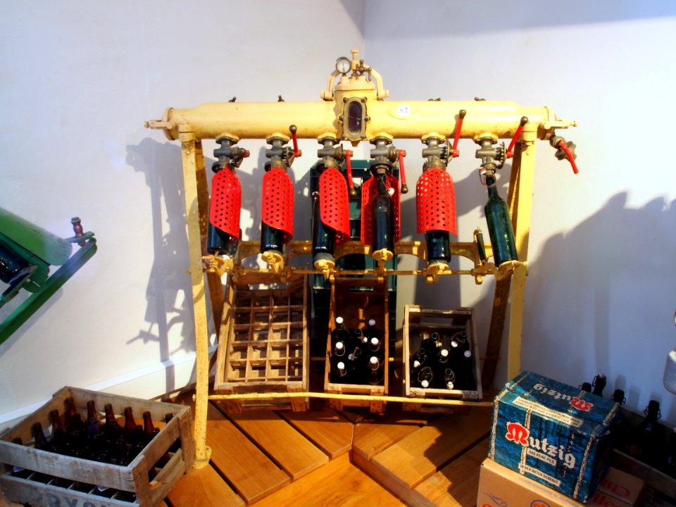 Bottle filling machine, at the Musée Européen de la Bière