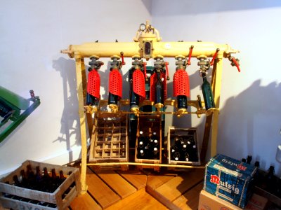 Bottle filling machine, at the Musée Européen de la Bière