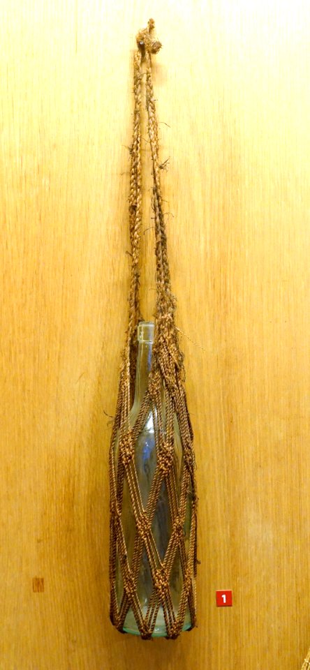 Bottle holder, Tho - Vietnam Museum of Ethnology - Hanoi, Vietnam - DSC02658