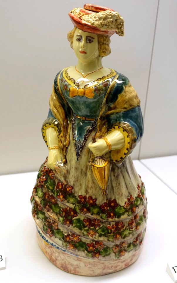 Bottle in woman's form, Coimbra, 1850-1900 - Museu Nacional de Machado de Castro - Coimbra, Portugal - DSC00193