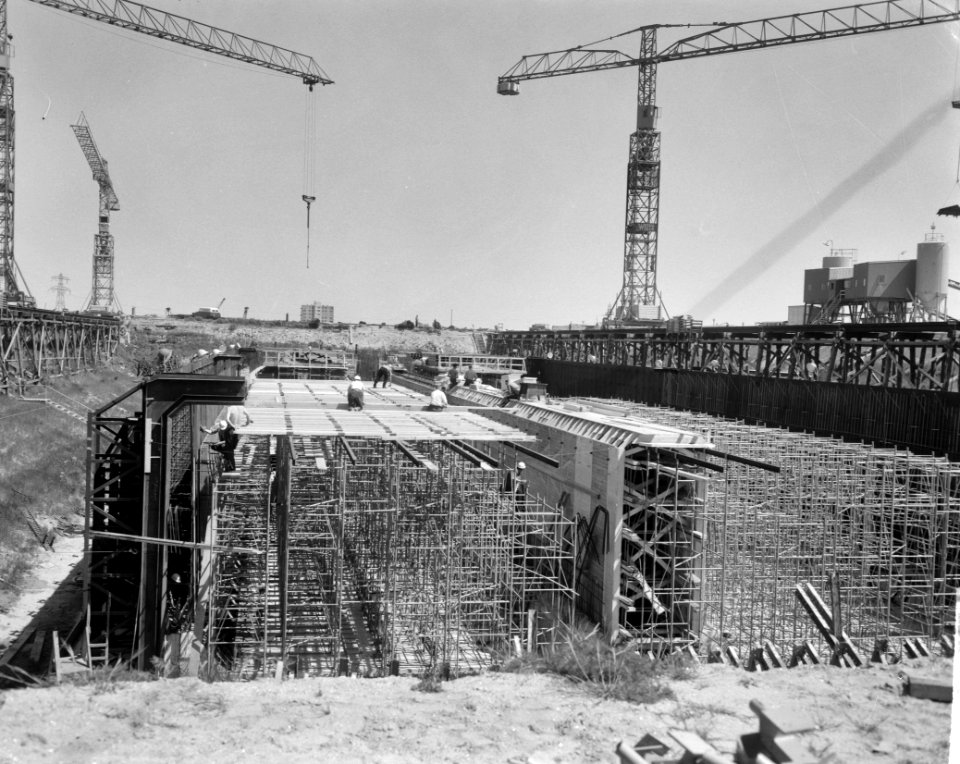 Bouw van IJtunnel, Noordelijke toegangsweg, Adelaarswegen te Amsterdam-Noord, Bestanddeelnr 915-2514