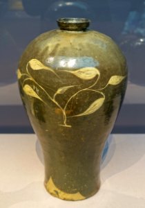 Bottle, Korea, Goryeo period, 1100s AD, stoneware, black and white slips under celadon glaze - Freer Gallery of Art - DSC04842