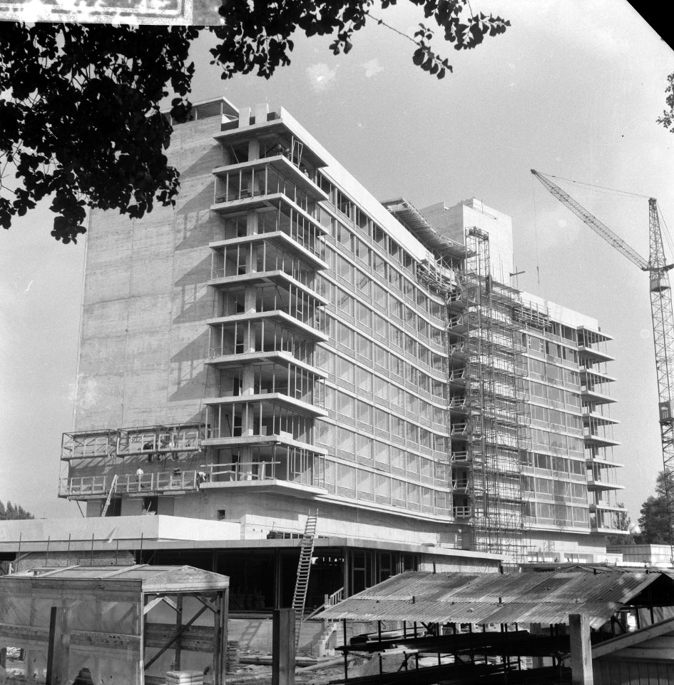 Bouw Hilton Hotel . Vooraanzicht, Bestanddeelnr 913-0410