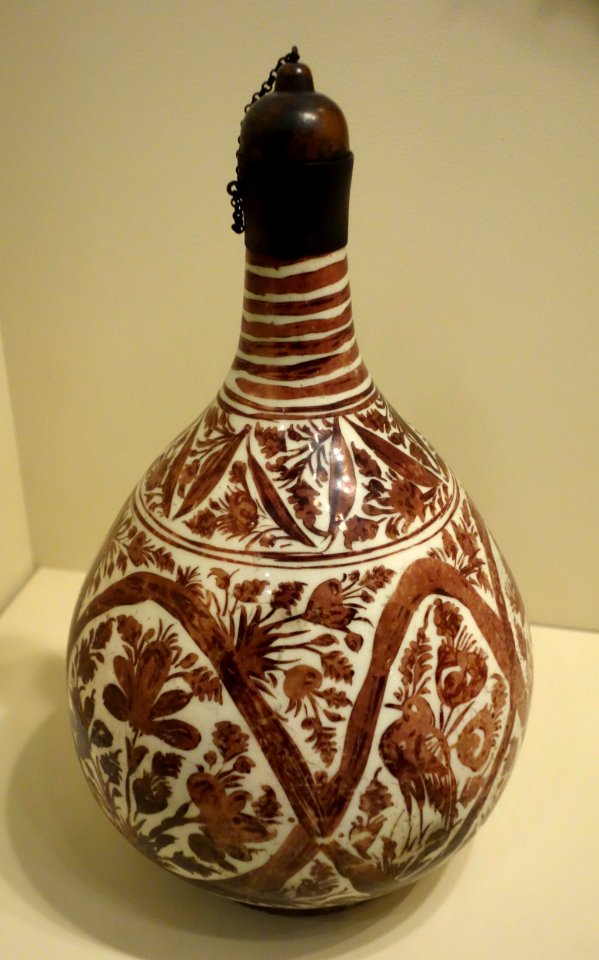 Bottle, Iran, Safavid period, 2nd half of 17th century, earthenware with overglaze luster painting - Cincinnati Art Museum - DSC04121