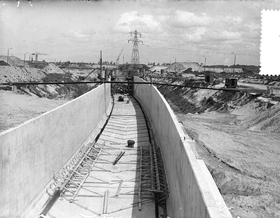 Bouw Velsertunnel, uitgang tunnel met aansluiting op spoorweg, Bestanddeelnr 907-2638