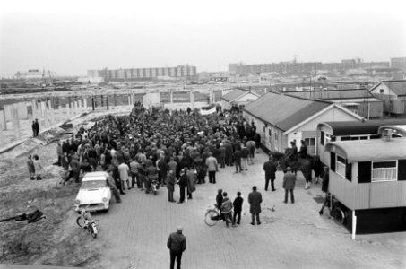 Bouwvakkers demonstreren in Amsterdam. De stoet demonstranten op het terrein van, Bestanddeelnr 921-1619
