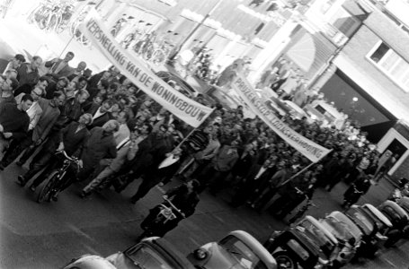 Bouwvakkers demonstreren in Amsterdam, de demonstranten op de weg, Bestanddeelnr 916-9434