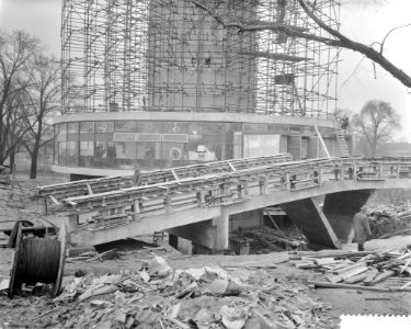 Bouw voetbrug aan de voet van de Euromast te Rotterdam, Bestanddeelnr 910-9998