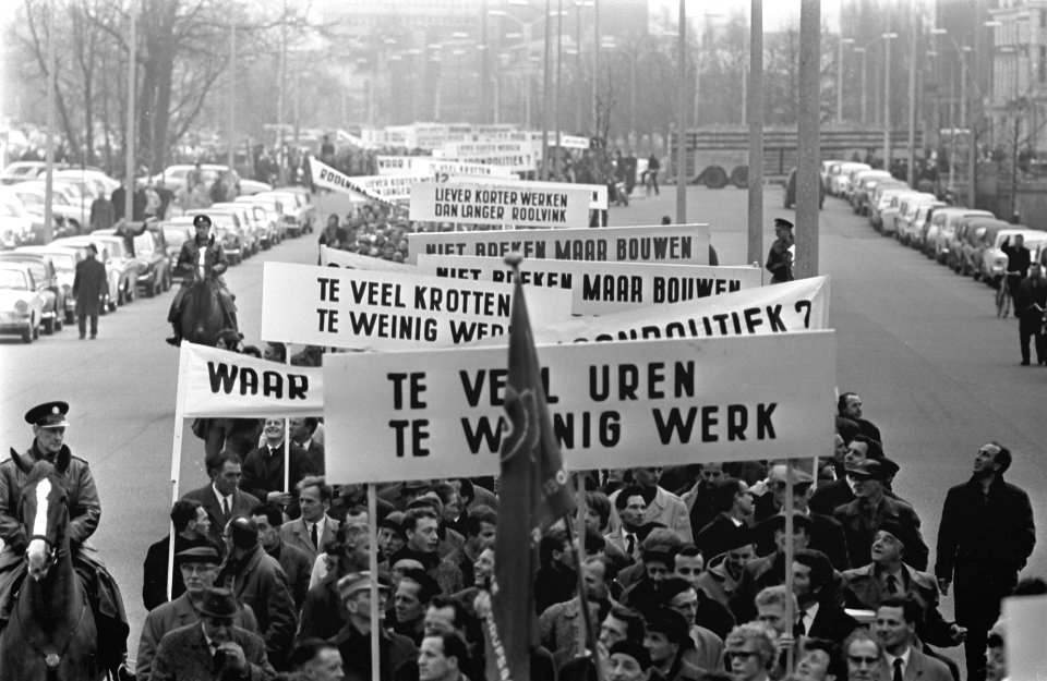 Bouwvakkers demonstreren in Den Haag . Aanvang demonstratie op het Malieveld, Bestanddeelnr 921-2145