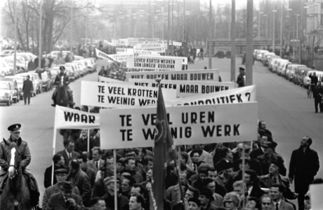 Bouwvakkers demonstreren in Den Haag . Aanvang demonstratie op het Malieveld, Bestanddeelnr 921-2145