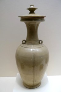 Bottle with lid, China, Northern Song dynasty, 960-1127 AD, Longquan ware (porcelaneous stoneware) - Dallas Museum of Art - DSC05117