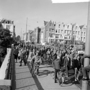 Bouwvakkers demonstreren in Amsterdam, Bestanddeelnr 916-9473