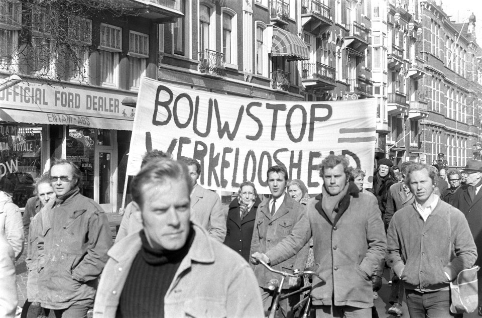 Bouwvakkers demonstreren in Amsterdam tegen bouwstop en werkloosheid, Bestanddeelnr 925-4908