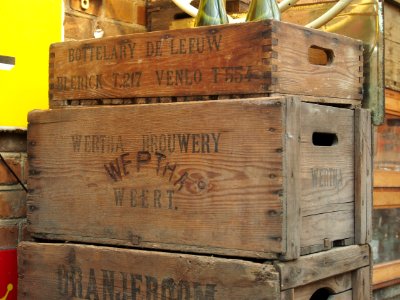 Bottelary De Leeuw Blerick, Wertha Brouwery Weert, bierkratten