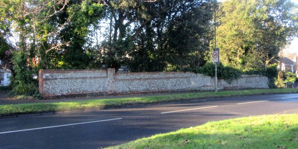 Boundary Wall at The Rotyngs, Falmer Road, Rottingdean (December 2016) (4)