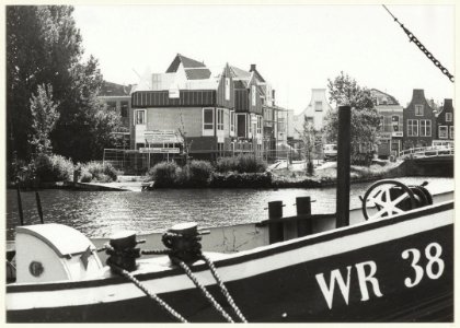 Bouw woningen aan de Vissersbocht, ziende vanaf het Dopnkere Spaarne naar het zuiden. NL-HlmNHA 54031871