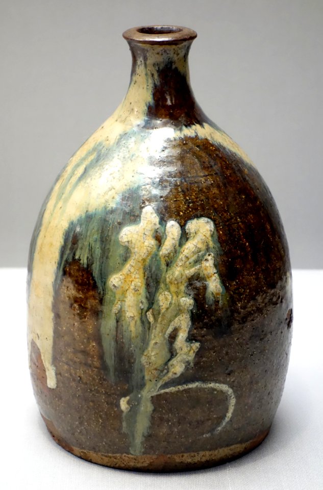 Bottle 2, Shodai ware, Edo period, 18th century, poured white glaze on brown glaze - Tokyo National Museum - DSC05292