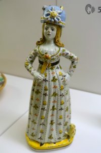 Bottle in young woman's form, Rossio de Santa Clara, 1800-1825 - Museu Nacional de Machado de Castro - Coimbra, Portugal - DSC00196