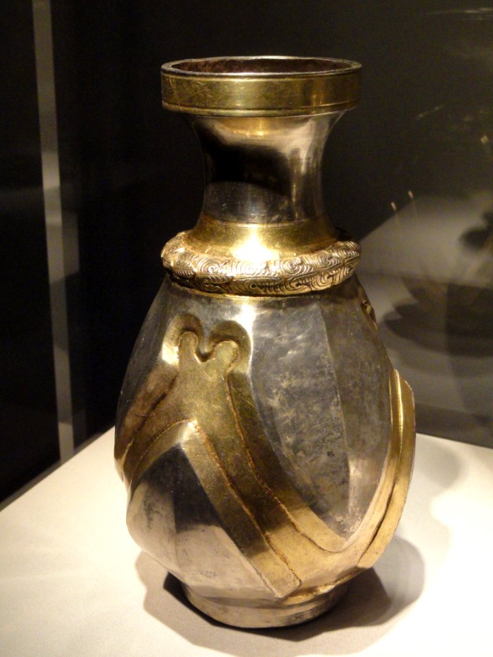 Bottle, Iran, Sasanian period, 6th-7th century AD, silver and gilt - Arthur M. Sackler Gallery - DSC05785