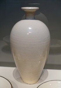 Bottle, China, Cizhou network kilns, Northern Song dynasty, 1000s to early 1100s, stoneware, white slip under colorless glaze - Freer Gallery of Art - DSC05031