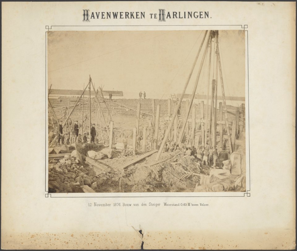 Bouw van de steiger. Waterstand 0.40 M boven volzee, Bestanddeelnr 145