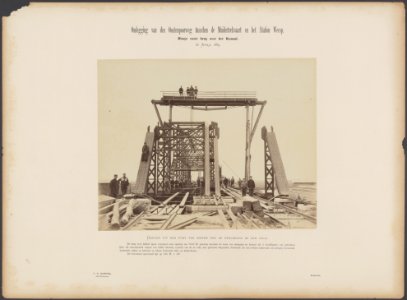 Bouw van een hoge vaste brug over het kanaal. Gezicht uit een punt ten oosten va, Bestanddeelnr 213