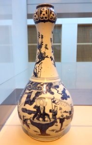 Bottle vase with the Taoist God of Longevity and Eight Immortals, China, Jingdezhen, Jiangxi province, Ming dynasty, Wanli emperor, porcelain with underglaze blue - Asian Art Museum of San Francisco - DSC01362