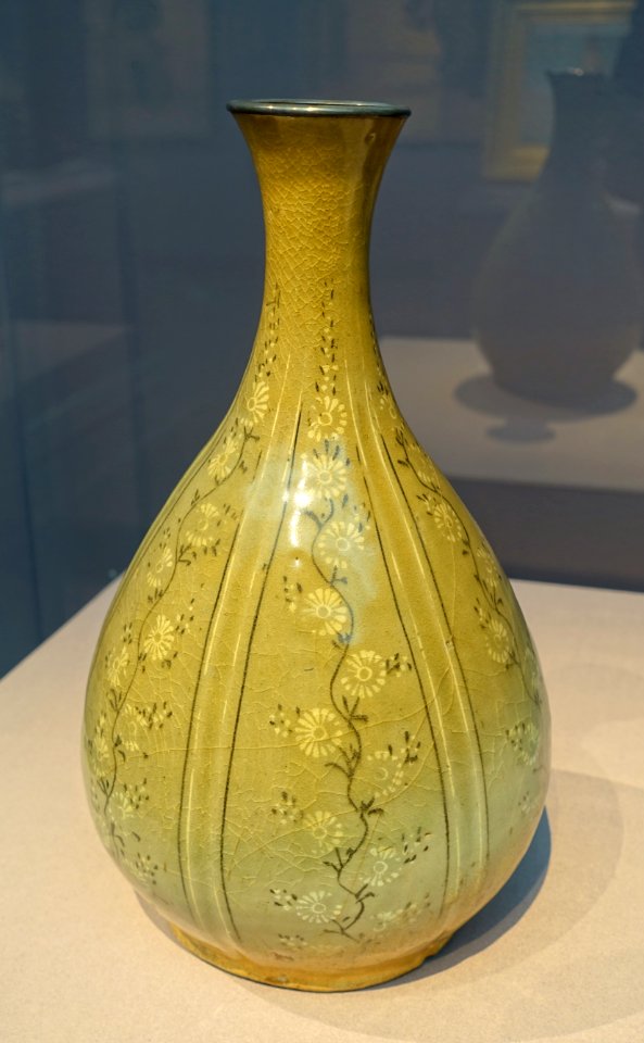 Bottle, Korea, Goryeo period, 1300s AD, stoneware, black and white inlays under celadon glaze - Freer Gallery of Art - DSC04840