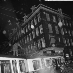 Botsing hoek Wibautstraat-Ruysstraat tussen lijn 3 en bus NZH De tram waarop de, Bestanddeelnr 915-7567