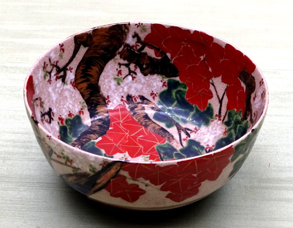 Bowl with cherry blossom and maple design, by Nin'nami Dohachi, Japan, Edo period, c. mid 1800s AD, ceramic with overglaze enamel - Tokyo National Museum - Tokyo, Japan - DSC09375