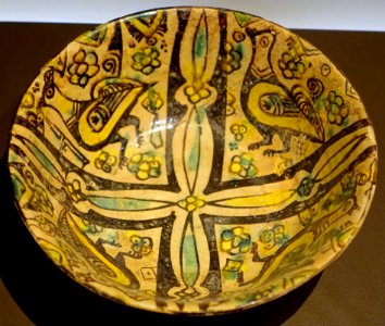 Bowl, eastern Iran, probably Nishapur, 10th century AD, earthenware, white slip, black, yellow, and green decoration, transparent glaze - Montreal Museum of Fine Arts - Montreal, Canada - DSC09681