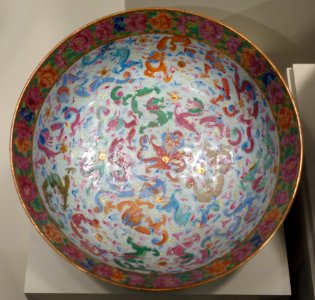 Bowl with Chinese dragons and western-style flowers, Chinese porcelain, 1810-1830 - Winterthur Museum - DSC01547