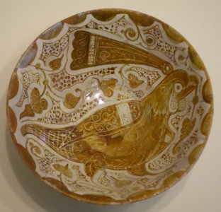 Bowl with bird, Egypt, Fatimid period, 11th century AD, earthenware with overglaze luster painting - Cincinnati Art Museum - DSC04165
