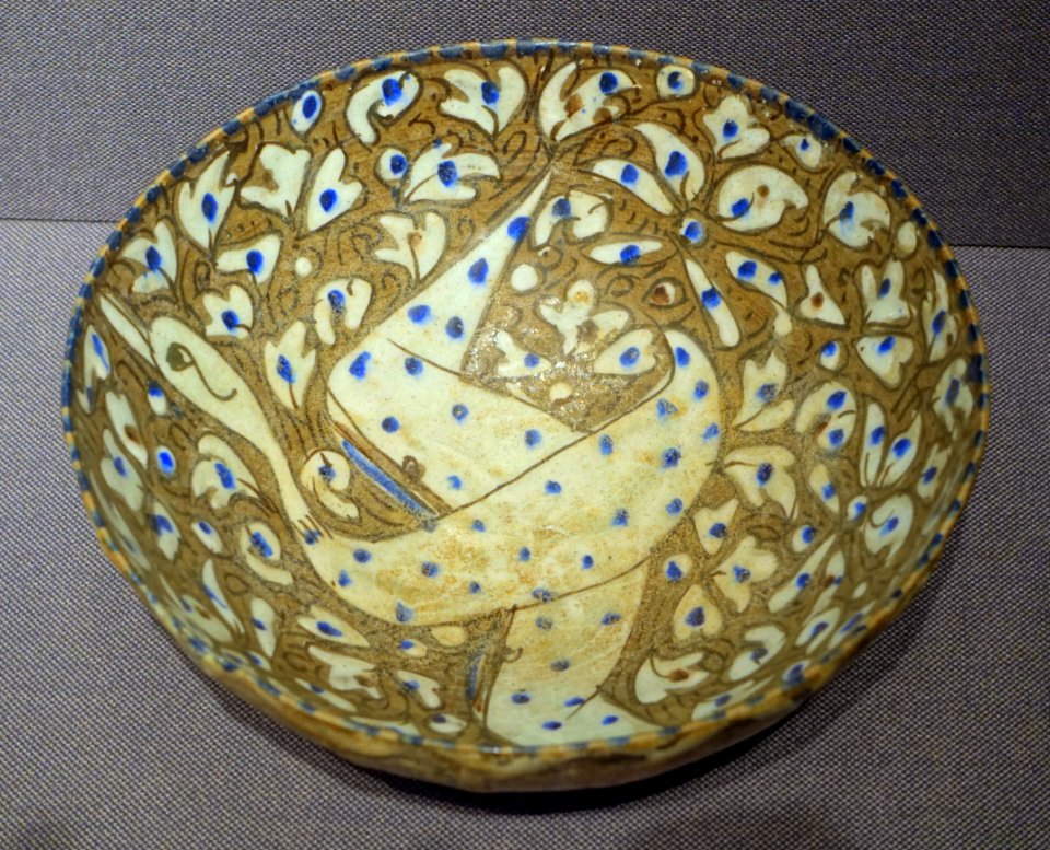 Bowl with bird and flower design, excavated in Iran, Islamic period, 1200s-1300s AD, glazed ceramic - Tokyo National Museum - Tokyo, Japan - DSC08582
