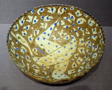 Bowl with bird and flower design, excavated in Iran, Islamic period, 1200s-1300s AD, glazed ceramic - Tokyo National Museum - Tokyo, Japan - DSC08582