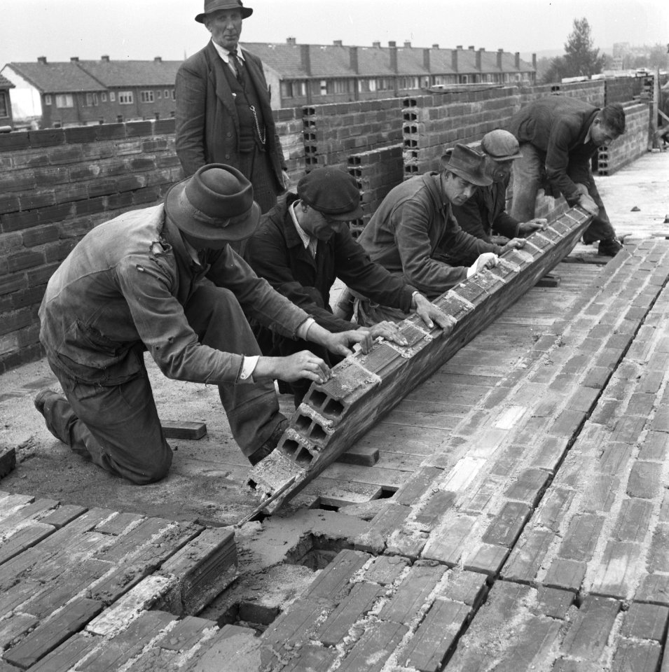 Bouwvakkers bezig in Arnhem, Bestanddeelnr 901-7261