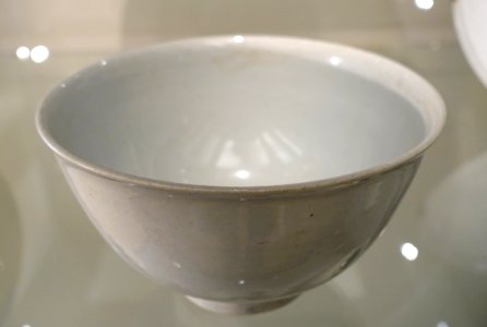 Bowl, Korea, Joseon, 15th-16th century AD, porcelain with cream-coloured glaze - Östasiatiska museet, Stockholm - DSC09433