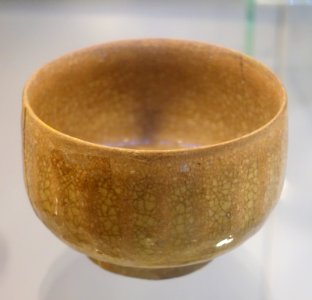 Bowl, crackled ivory white glaze ceramic - Lý dynasty, 11th-12th century AD - Vietnam National Museum of Fine Arts - Hanoi, Vietnam - DSC05393