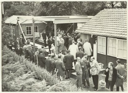 Bouw van een nieuwe kantine op het terrein van de H.F.C. Haarlem aan de Sportweg. NL-HlmNHA 54024724