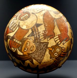 Bowl with mythical being holding a trophy head, Nasca, Peru, South coast, Early Nasca period, ceramic - Meso-American collection - Peabody Museum, Harvard University - DSC05937
