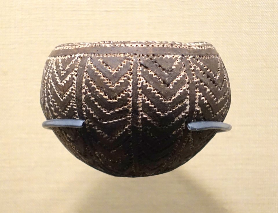 Bowl with punctate herringbone bands, Adindan, Nubia, Cemetery K, tomb 60, C-group IIa, 2000-1750 BC, ceramic - Oriental Institute Museum, University of Chicago - DSC08028