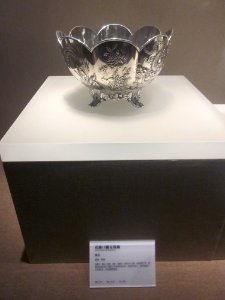 Bowl with Peral-shaped Lip, the late Qing Dynasty, Changsha Museum
